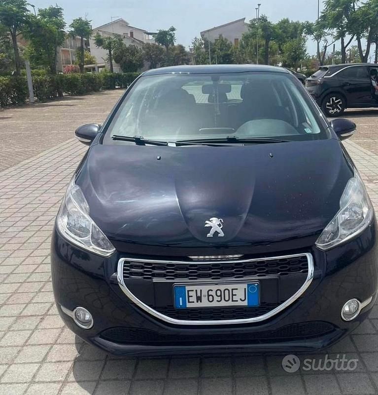 Usata Peugeot 208 68 CV (50 kW) 2015 Blu Utilitaria