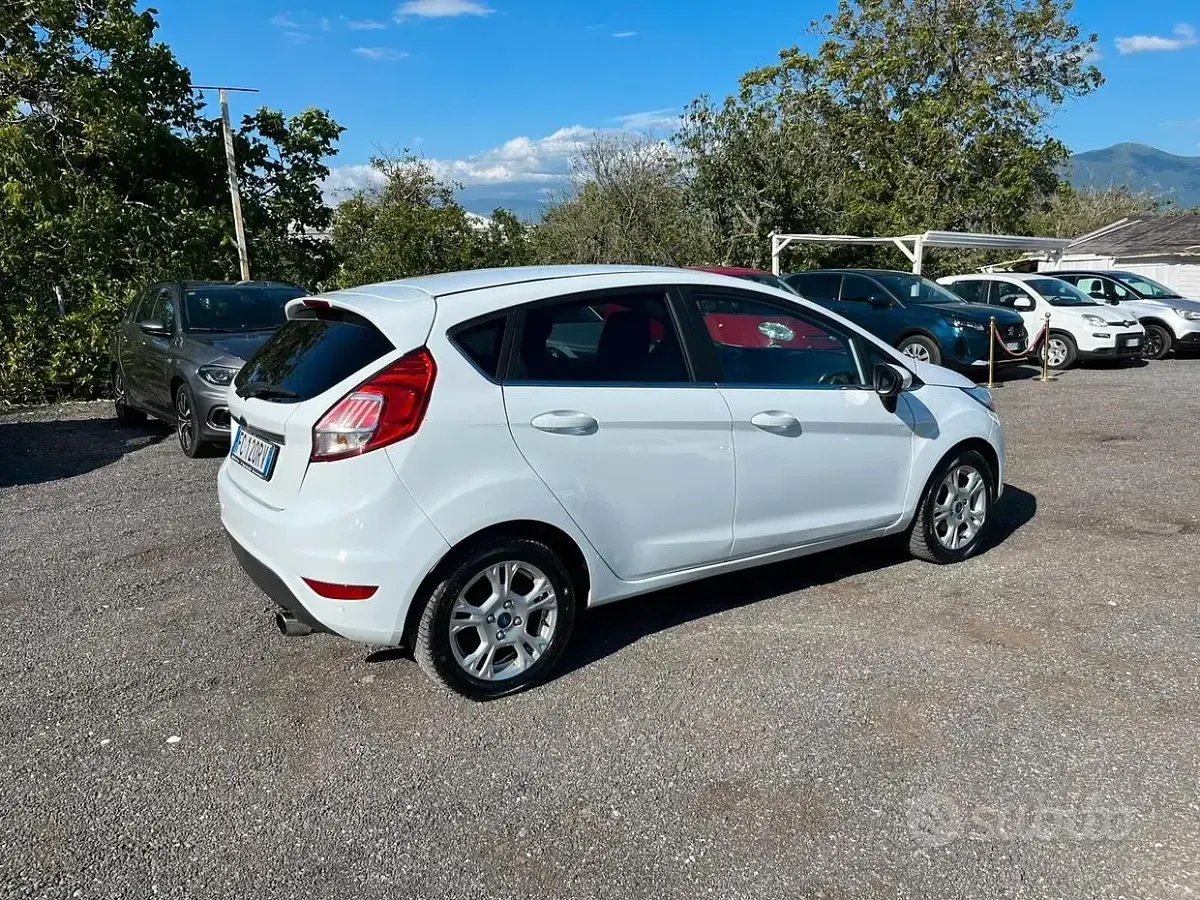 Second-hand Ford Fiesta Titanium 60 CP (44 kW) 2016 Alb Hatchback