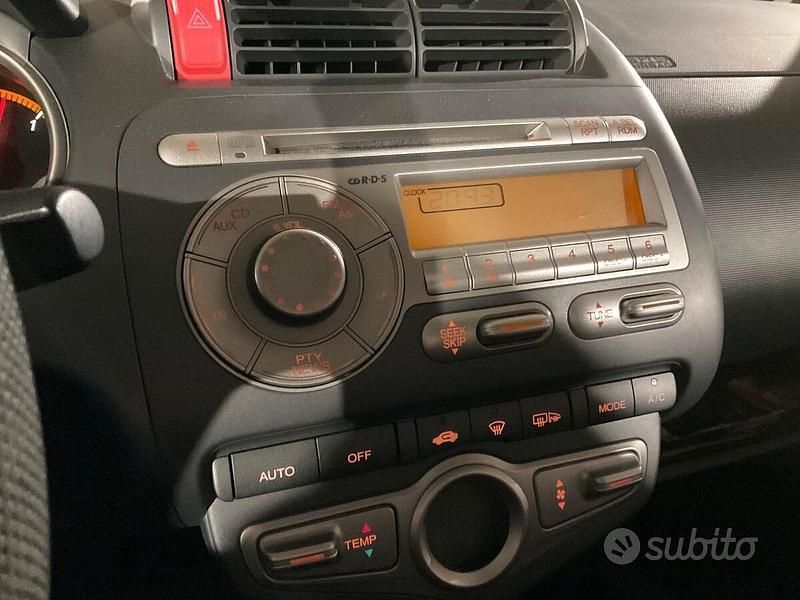 Usata Honda Jazz LS 83 CV (61 kW) 2006 Grigio Utilitaria