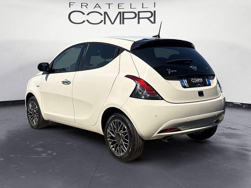 Usata Lancia Ypsilon Gold 69 CV (50 kW) 2023 Bianco Utilitaria