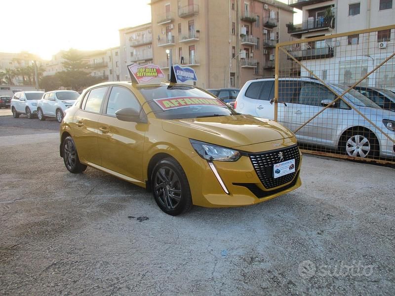 Usata Peugeot 208 Allure 75 CV (55 kW) 2022 Grigio Utilitaria