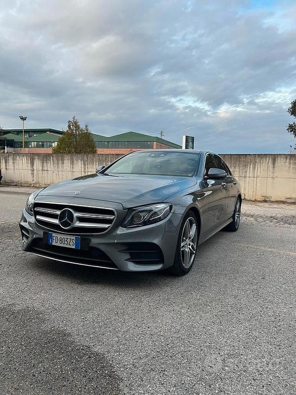 Usata 2016 Mercedes E350 Premium Plus Tre volumi | 20.500 € (Buon prezzo) - Immagine 1/4