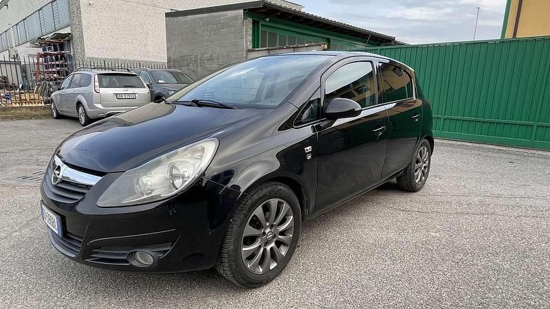 Nero Usata 2010 Opel Corsa Edition Tre volumi | 2999 € (Ottimo prezzo) - Immagine 1/4
