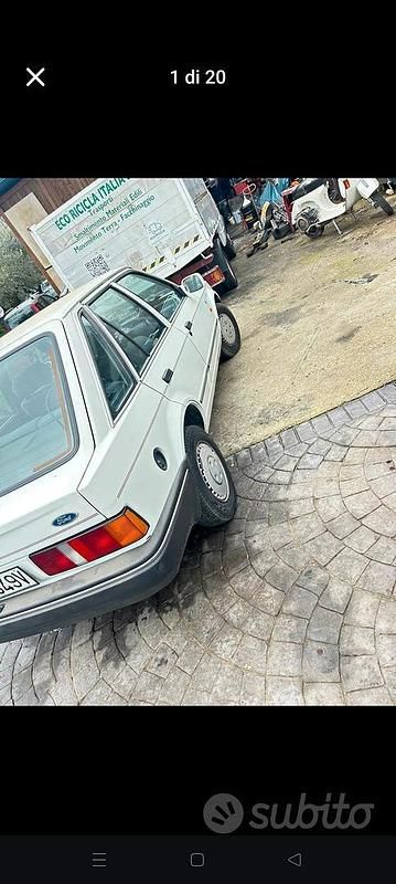 Usata Ford Escort Ghia 73 CV (53 kW) 1989 Bianco Berlina