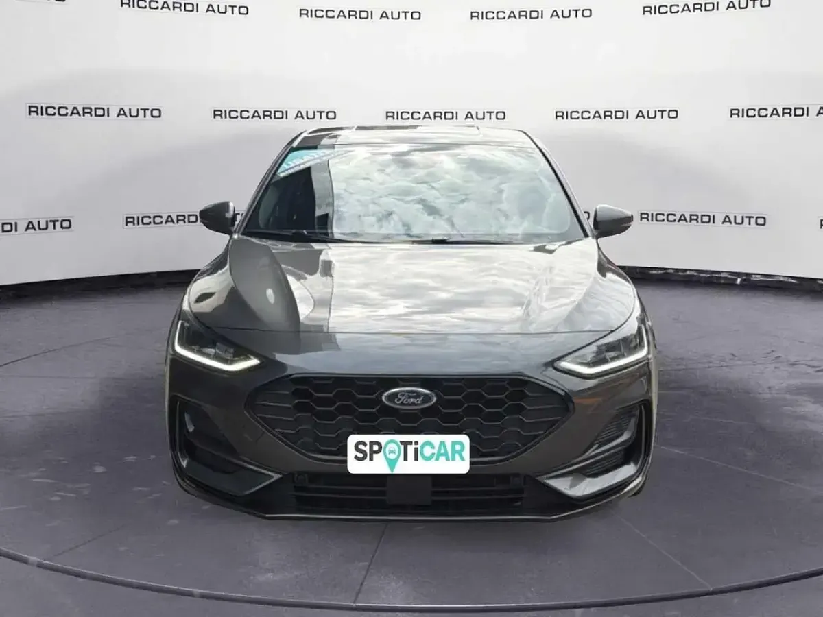 Usata Ford Focus 125 CV (91 kW) 2023 Grigio Berlina