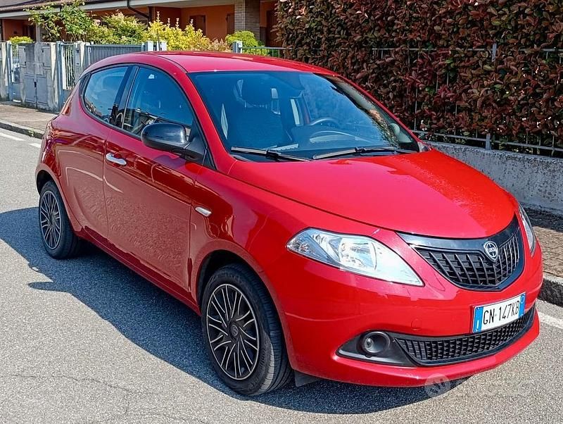 Rosso Usata 2023 Lancia Ypsilon Due volumi | 11.000 € (Ottimo prezzo) - Immagine 1/4