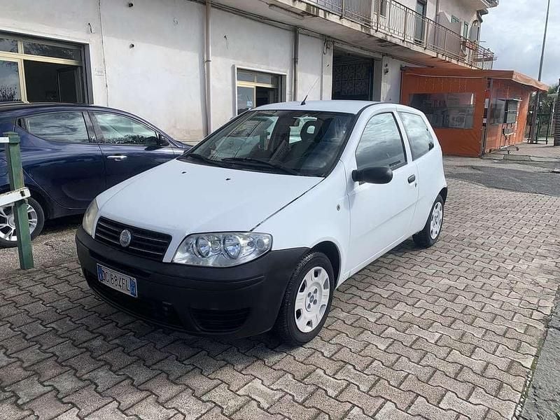 Usata 2007 Fiat Punto Dynamic Tre volumi | 1950 € (Ottimo prezzo) - Immagine 1/4