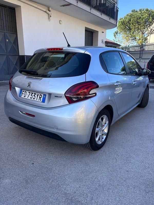 Usata Peugeot 208 Allure 82 CV (60 kW) 2016 Grigio Utilitaria