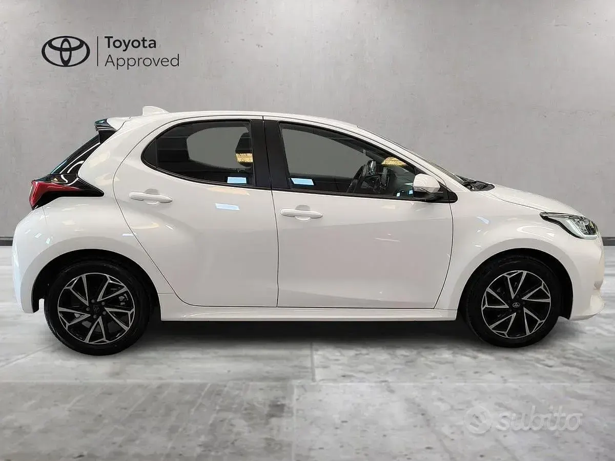 Usata Toyota Yaris Trend 72 CV (52 kW) 2022 Bianco Utilitaria