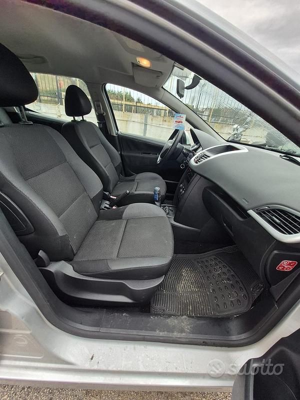 Begagnad Peugeot 207 75 HK (55 kW) 2011 Grå Sedan