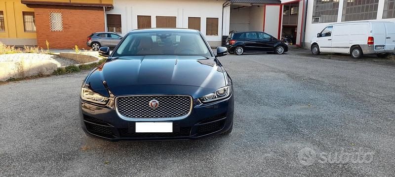Usata Jaguar XE Portfolio 180 CV (132 kW) 2017 Blu Berlina