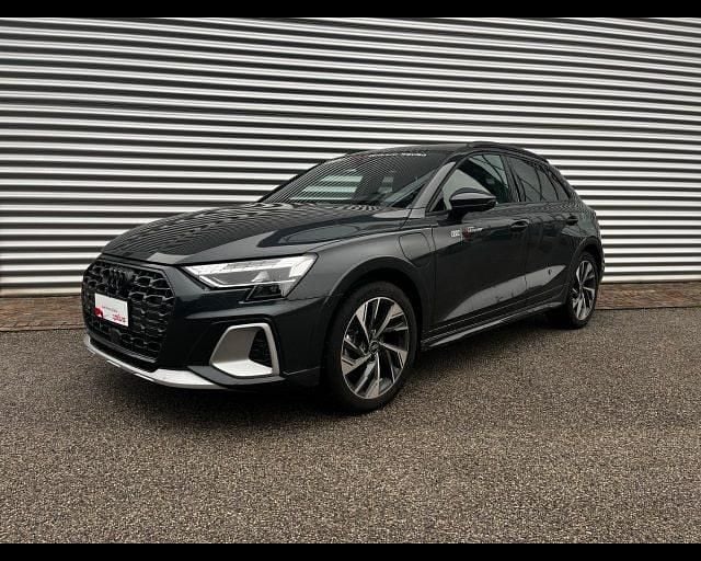 Nuova Audi A3 e-tron 2025 Grigio Utilitaria