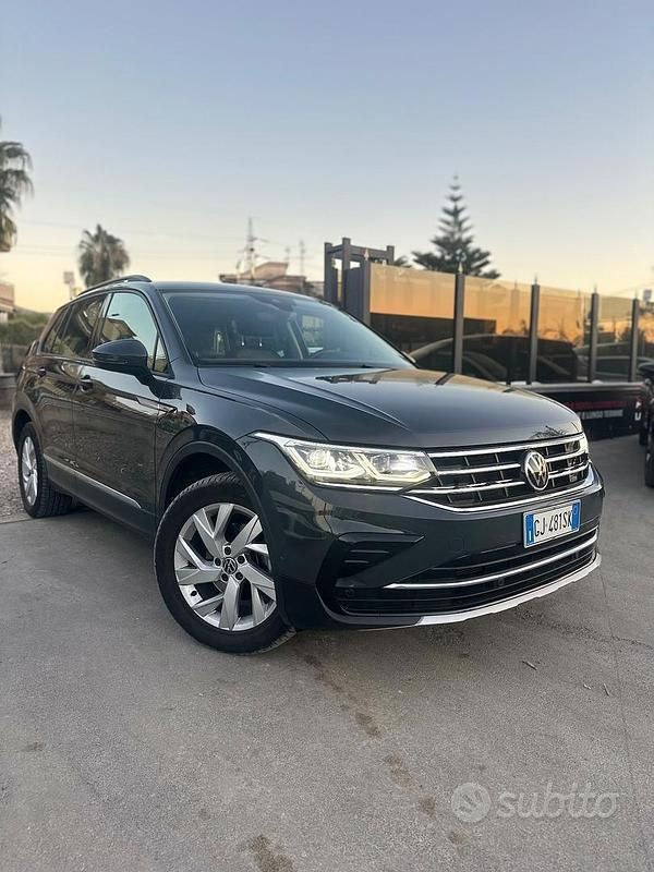 Grigio Usata 2022 VW Tiguan SUV | 28.999 € (Buon prezzo) - Immagine 1/4