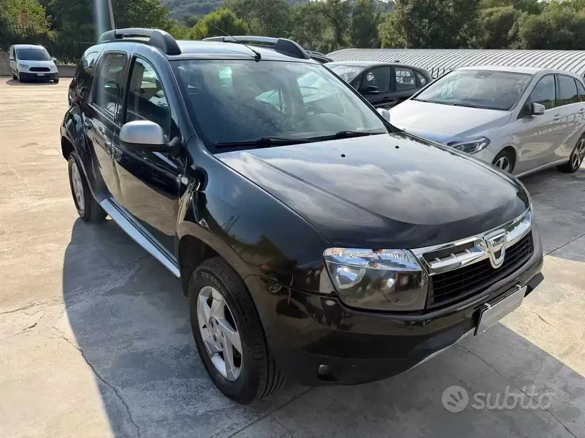 Usata Dacia Duster Lauréate 110 CV (80 kW) 2011 Nero SUV