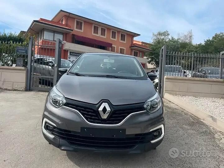 Usata Renault Captur 90 CV (66 kW) 2019 Grigio SUV
