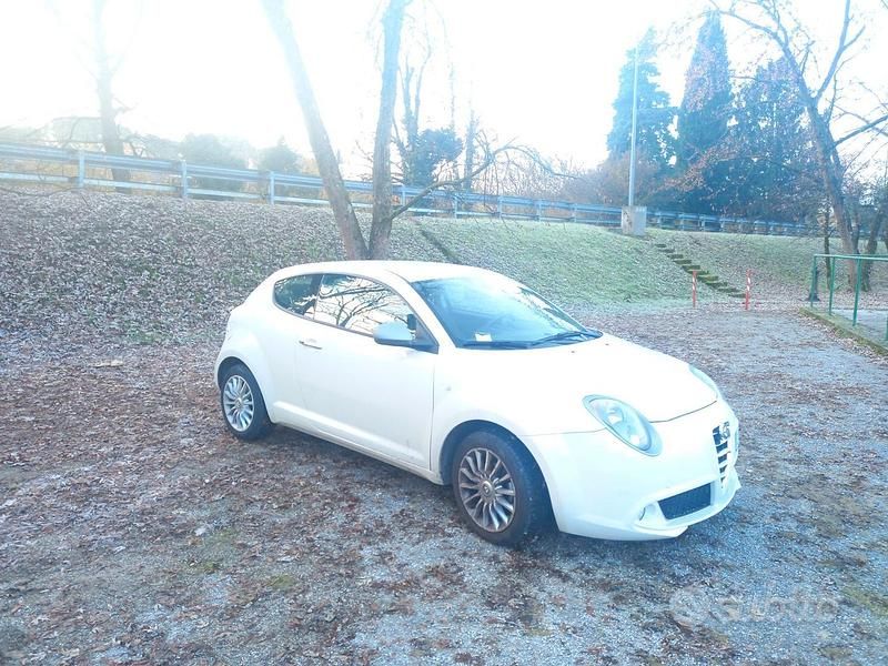 Bianco Usata 2015 Alfa Romeo MiTo Due volumi | 6200 € (Buon prezzo) - Immagine 1/4