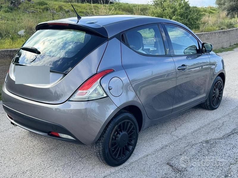 Usata Lancia Ypsilon 95 CV (69 kW) 2015 Utilitaria