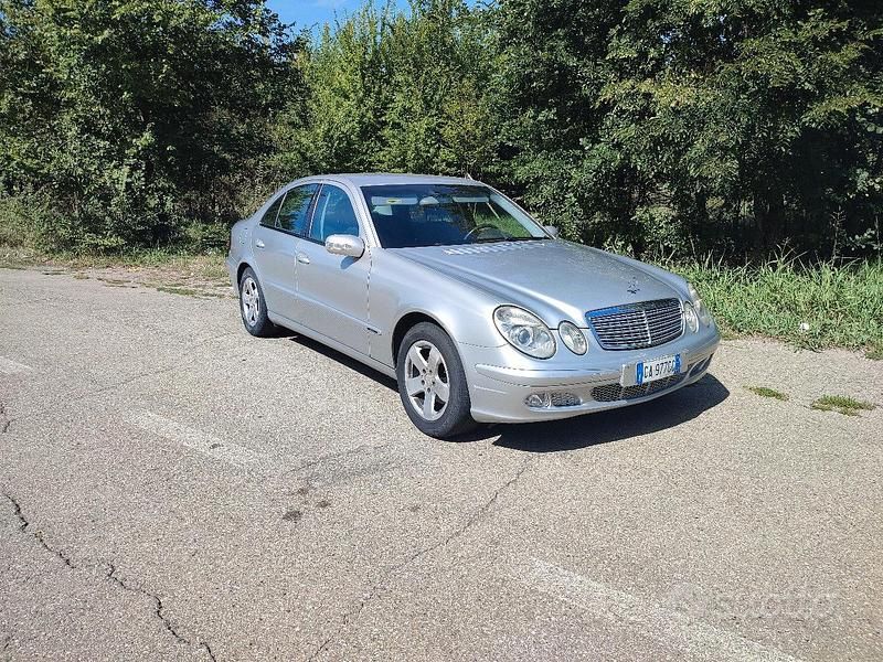 Usata Mercedes 220 2002 Grigio Berlina