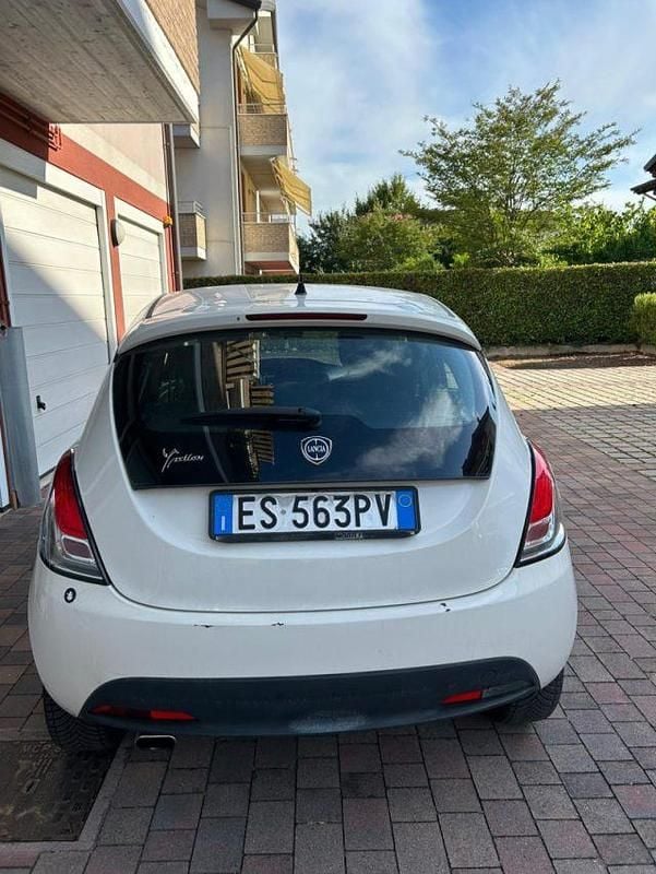 Usata Lancia Ypsilon Gold 69 CV (50 kW) 2013 Bianco Utilitaria