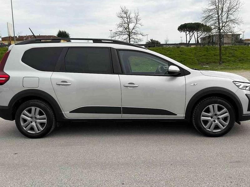 Usata Dacia Jogger Comfort 101 CV (74 kW) 2022 Argento Monovolume