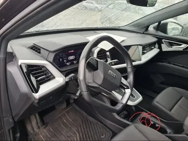 Usata Audi Q4 e-tron Ambiente 194 kW (265 CV) 2023 Lilla SUV