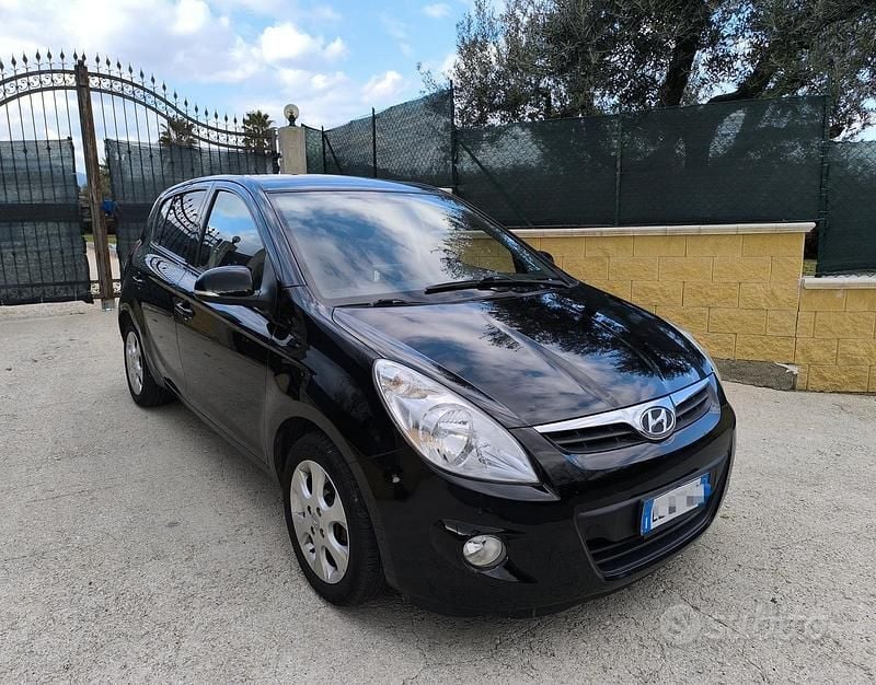 Usata Hyundai i20 Edition 78 CV (57 kW) 2012 Nero Utilitaria