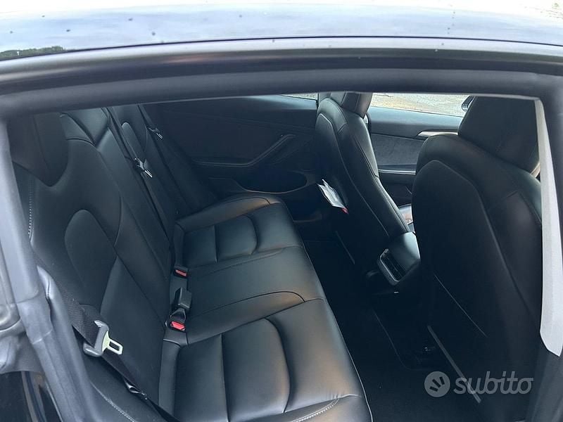 Usado Tesla Model 3 Standard Range 235 kW (320 HP) 2023 Preto Sedan