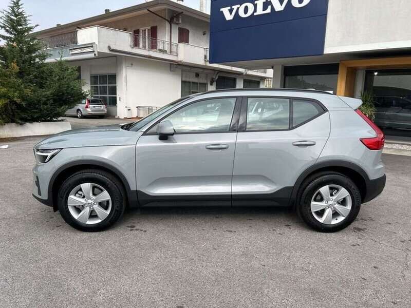 Usata Volvo XC40 163 CV (119 kW) 2024 Vapour grey SUV