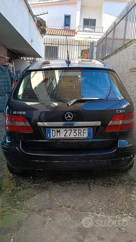 Käytetty Mercedes B180 109 HP (80 kW) 2006 Musta Tila-auto