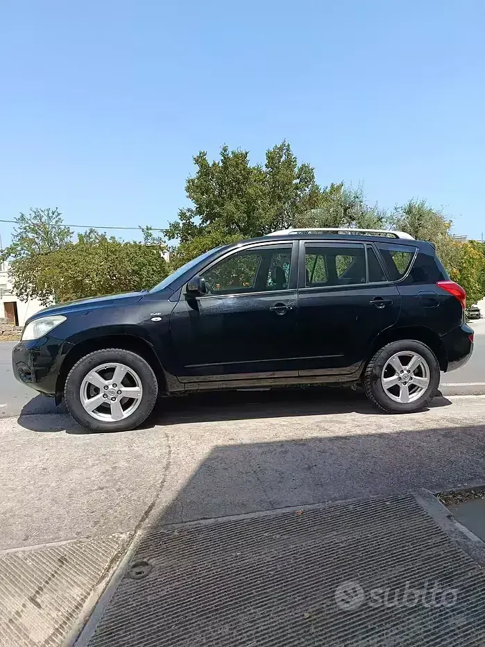 Usata Toyota RAV4 136 CV (100 kW) 2008 Nero SUV