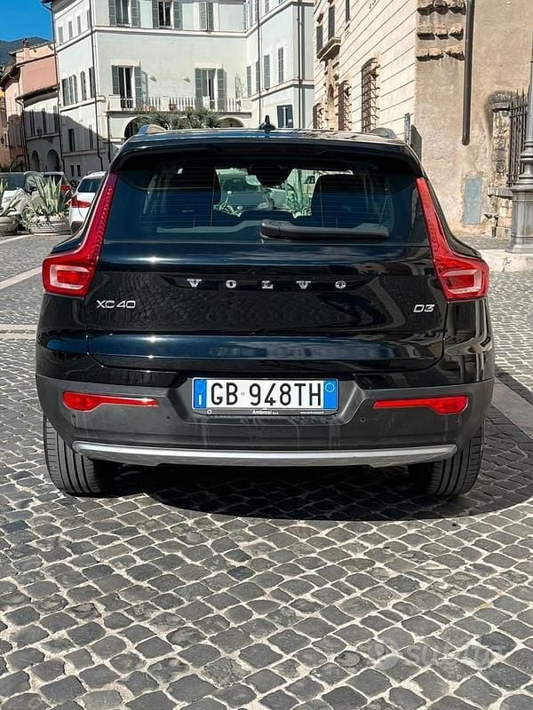 Usata Volvo XC40 Momentum 150 CV (110 kW) 2020 Nero SUV