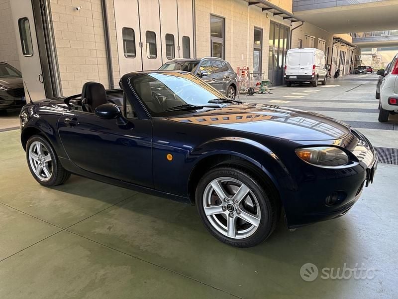 Usata Mazda MX5 126 CV (92 kW) 2007 Blu Cabrio