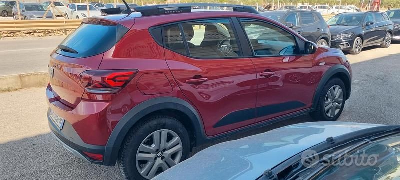 Usata Dacia Sandero Comfort 101 CV (74 kW) 2021 Rosso Berlina