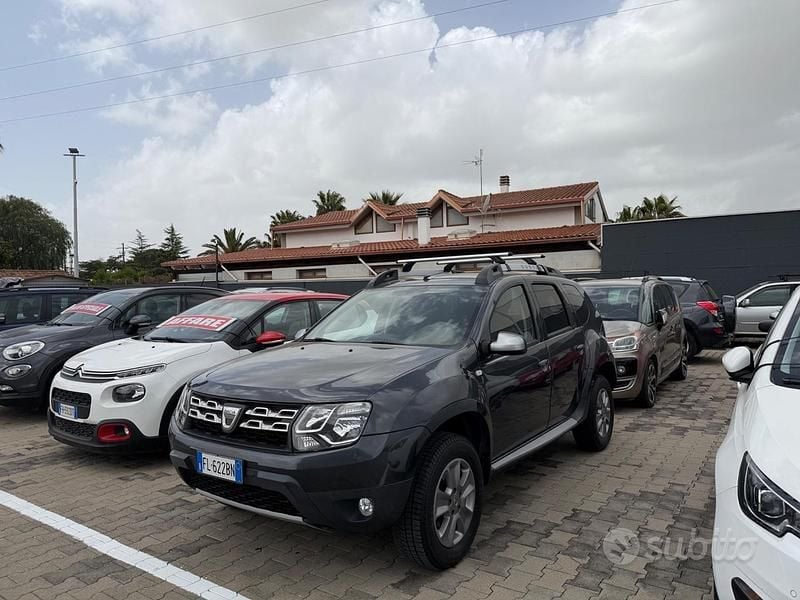 Usata Dacia Duster Lauréate 110 CV (80 kW) 2017 Grigio SUV