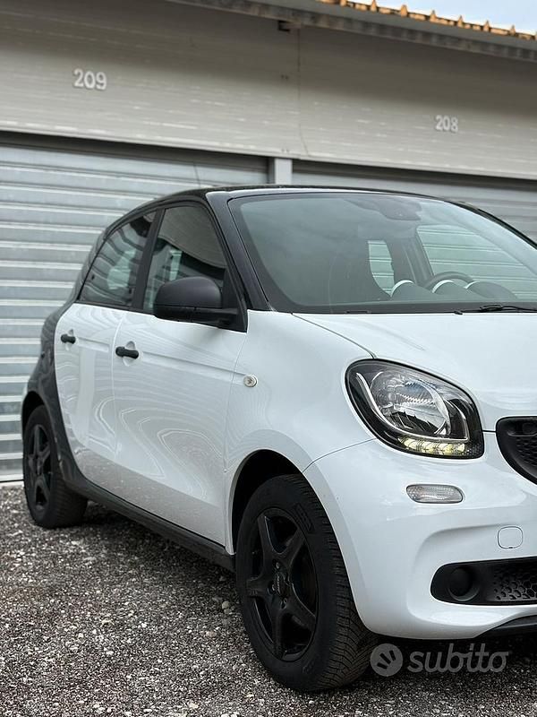Usata Smart ForFour Passion 71 CV (52 kW) 2015 Bianco Utilitaria