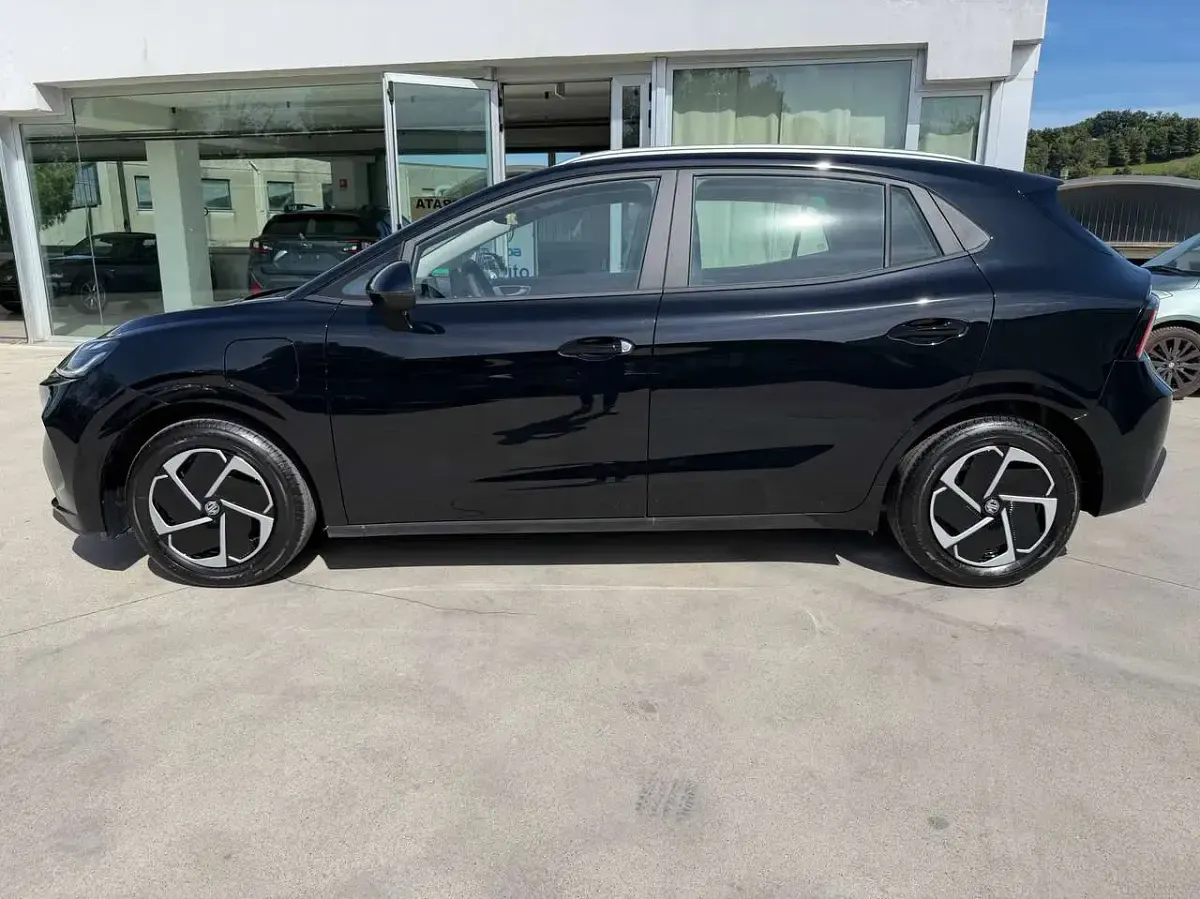 Nuova MG MG4 EV 117 kW (160 CV) 2026 Nero Utilitaria