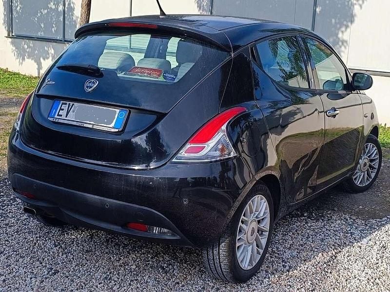 Usata Lancia Ypsilon Gold 69 CV (50 kW) 2014 Nero Utilitaria