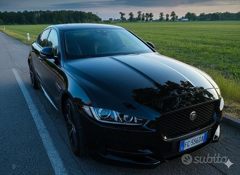 Usata Jaguar XE R-Sport 180 CV (132 kW) 2017 Nero Berlina