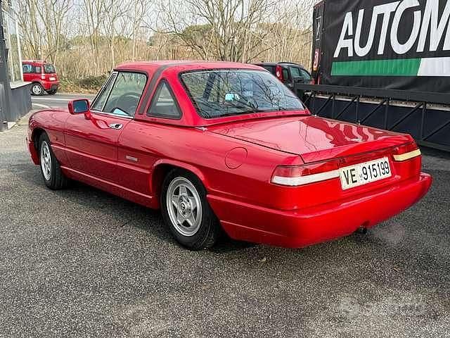 Usata Alfa Romeo Spider 109 CV (80 kW) 1992 Rosso Cabrio