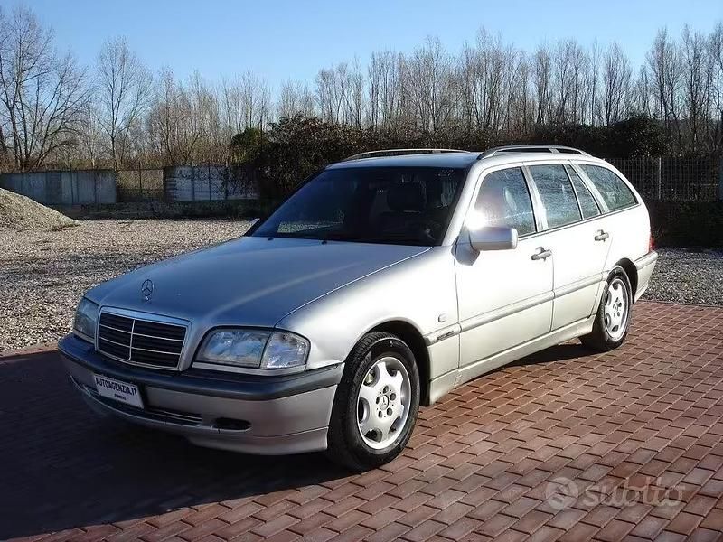 Usata Mercedes C220 Elegance 125 CV (91 kW) 2001 Grigio metallizzato Station wagon