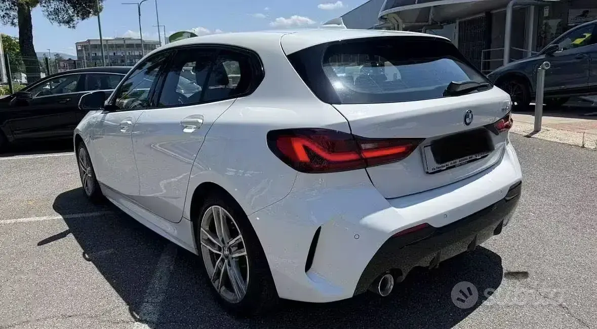 Usata BMW 116 M Sport 116 CV (85 kW) 2022 Bianco Utilitaria