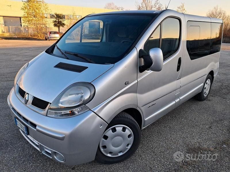 Usata Renault Trafic 140 CV (102 kW) 2004 Grigio Monovolume