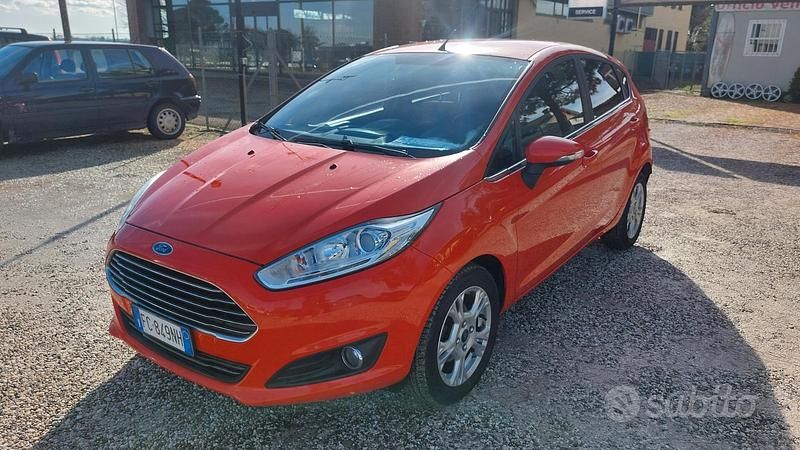 Usata Ford Fiesta Titanium 95 CV (69 kW) 2016 Rosso Berlina
