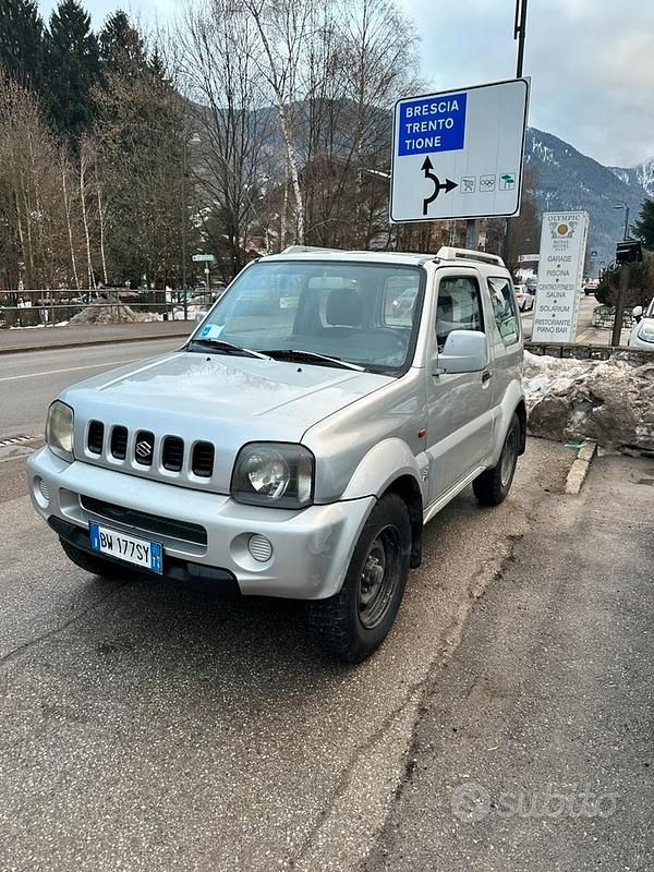 Usata Suzuki Jimny 80 CV (58 kW) 2002 Grigio SUV