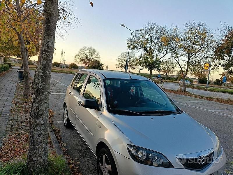 Usata Mazda 2 68 CV (50 kW) 2005 Grigio Berlina