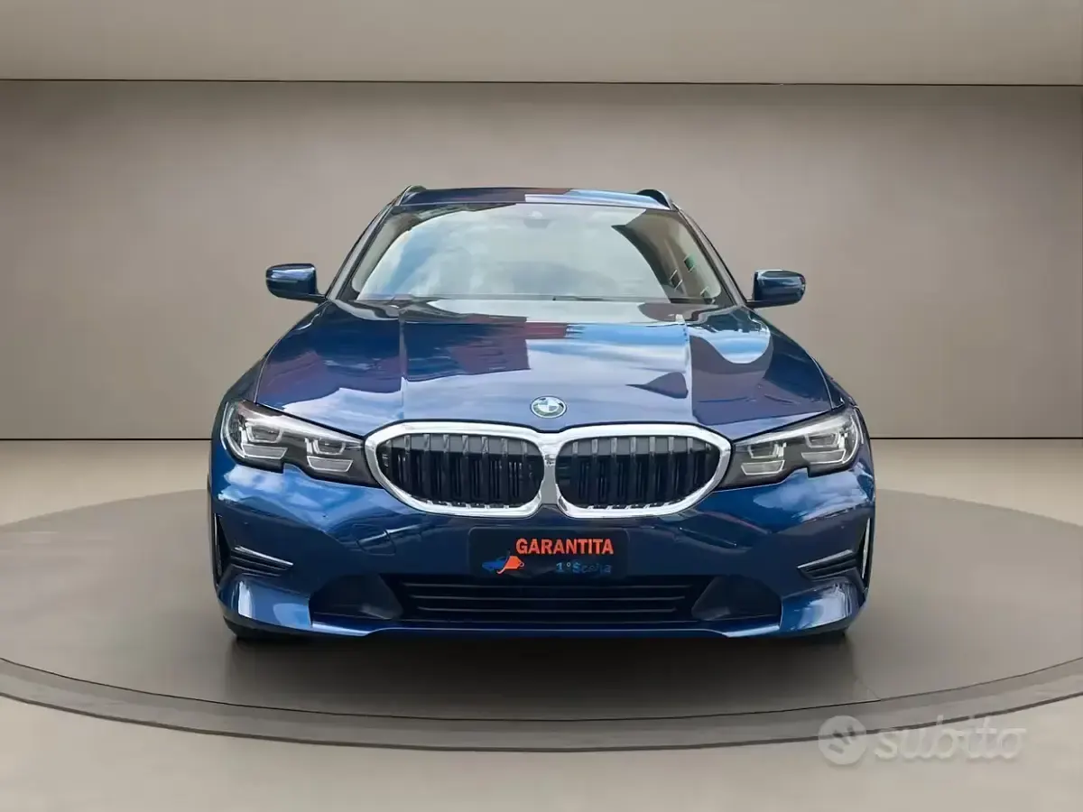 Usata BMW 318 Comfort Edition 150 CV (110 kW) 2020 Blu/azzurro Station wagon