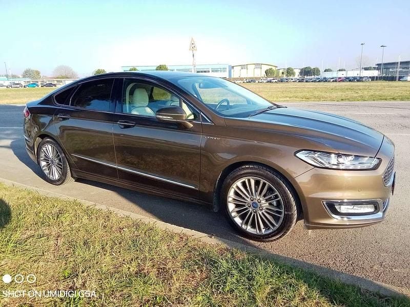 Usata Ford Mondeo Vignale 140 CV (102 kW) 2018 Bronzo Berlina