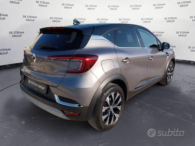 Usata Renault Captur Techno 101 CV (74 kW) 2023 Grigio SUV