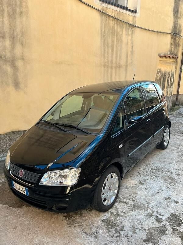 Nero Usata 2005 Fiat Idea Monovolume | 3700 € - Immagine 1/4