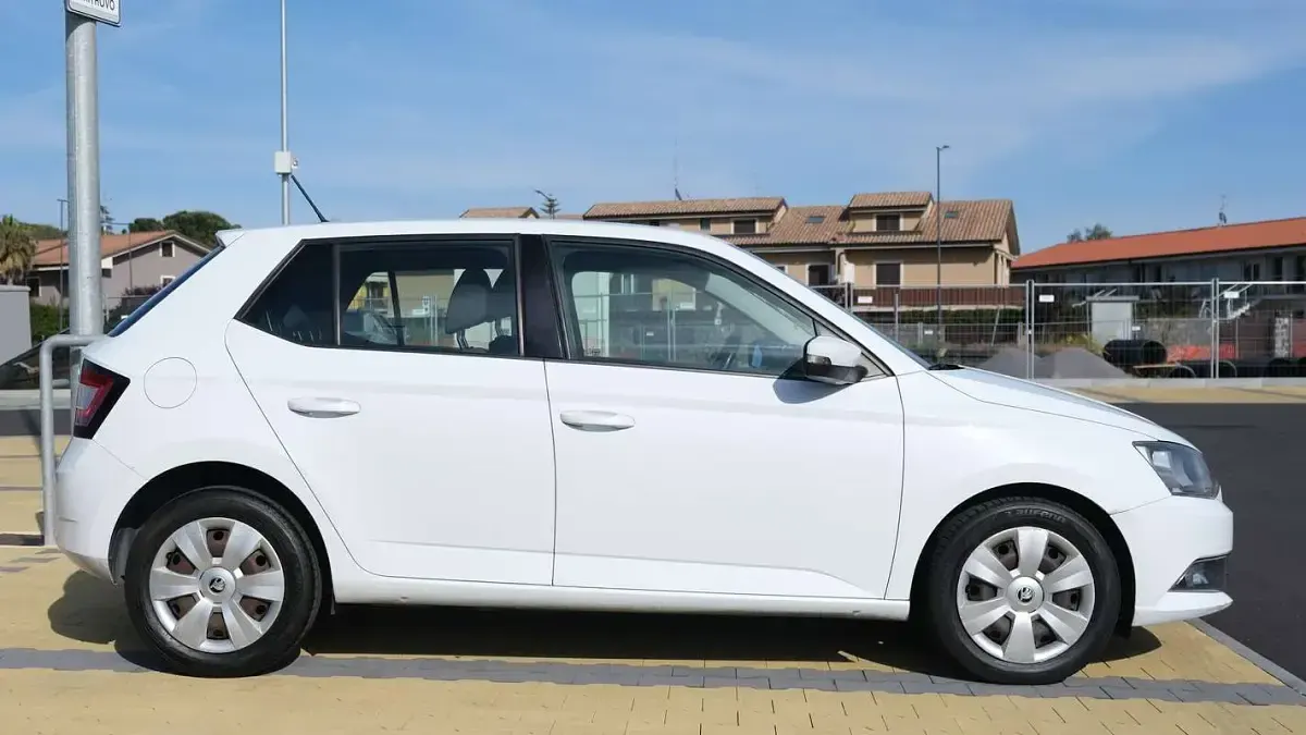 Usata Skoda Fabia Ambition 90 CV (66 kW) 2015 Bianco Berlina